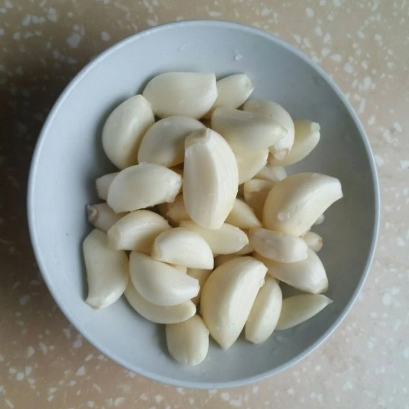 تازہ چھلکا لہسن